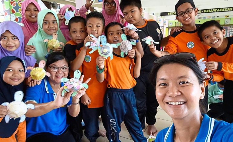 Marine Biologist Is Poster Girl For Turtle Conservation |&nbsp;Star2.com
