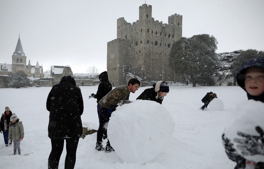 London Weather: Photos of Snow in the UK |&nbsp;Fortune.com