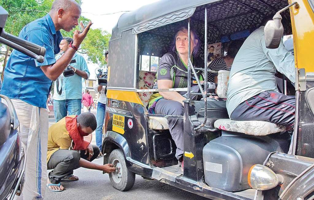 General strike total in state; private vehicles ply amid stray incidents- The New Indian&nbsp;Express