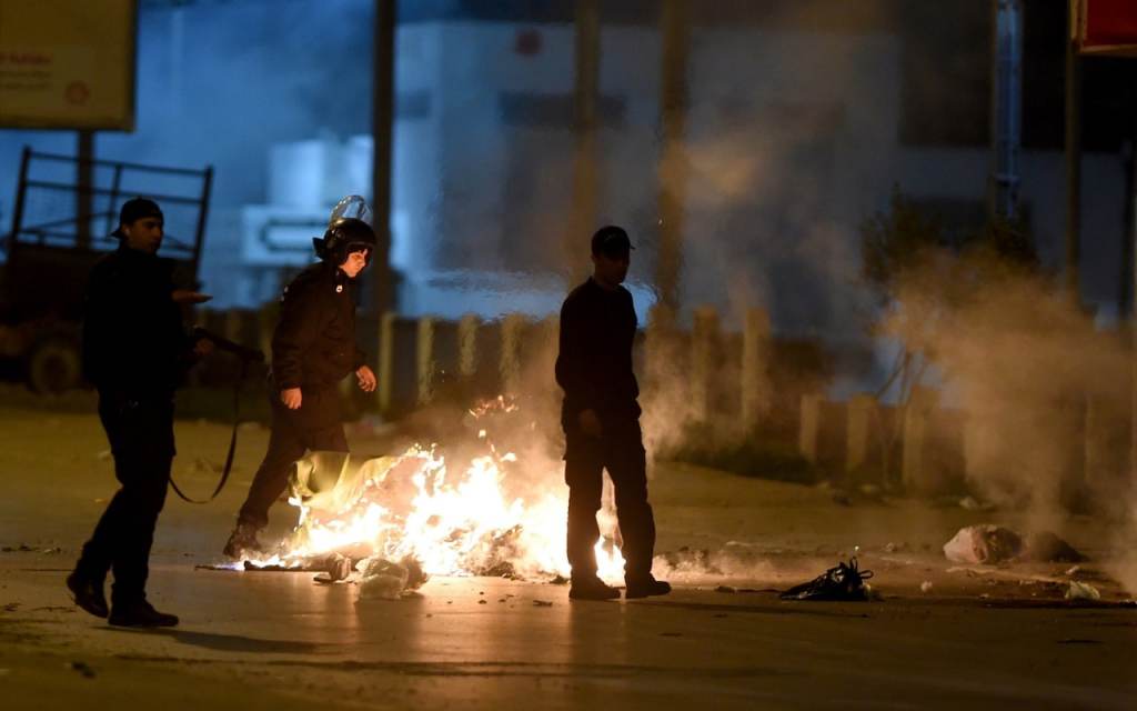 Tunisia considers aid for poor as president hosts emergency talks on anti-austerity&nbsp;protests